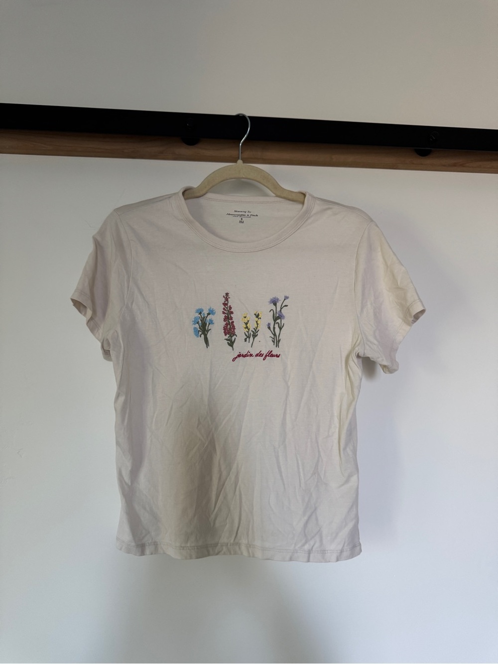 Abercrombie & Fitch Cream Tee with Multicolor Floral Embroidery